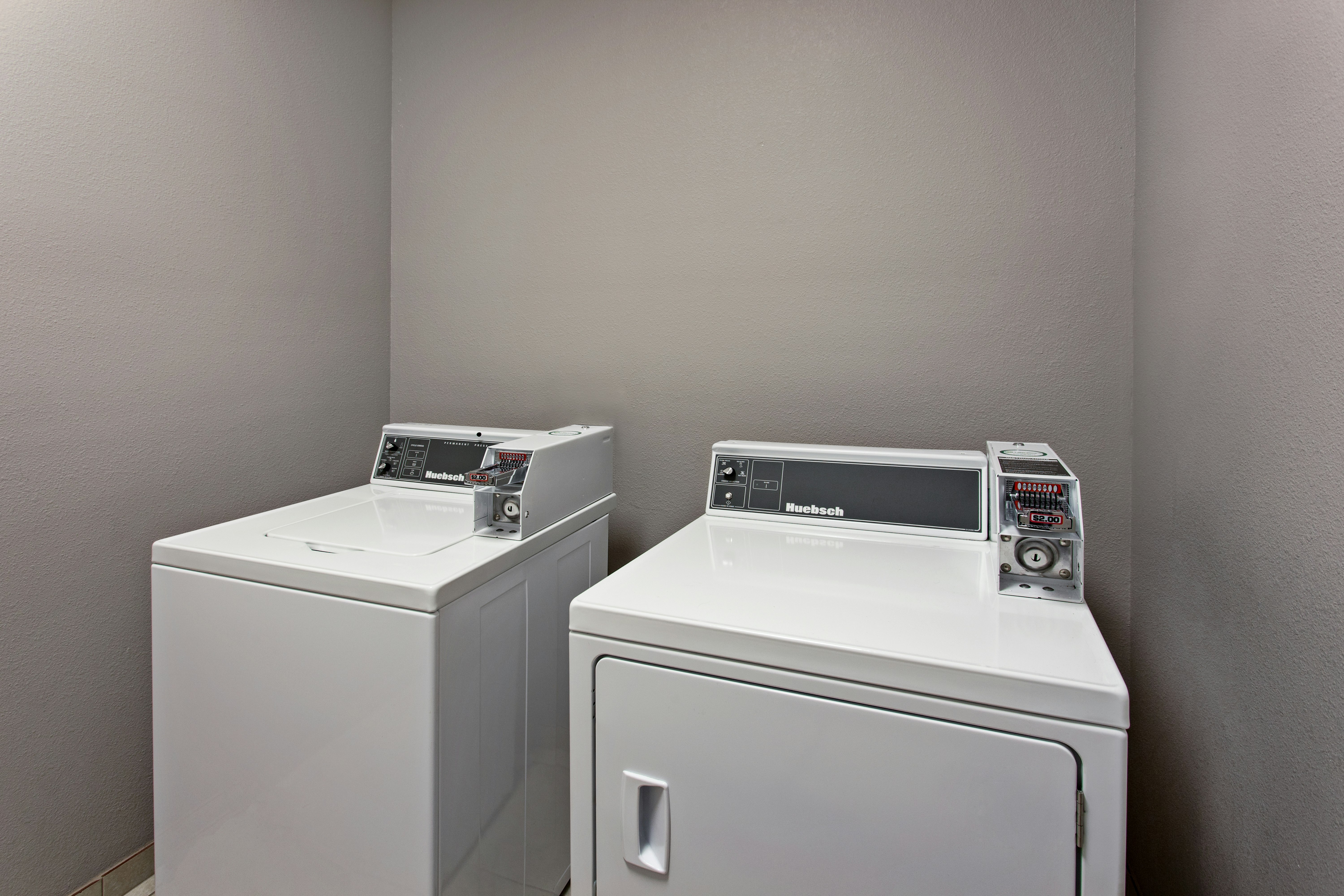 Holiday Inn Express & Suites Anaheim Resort Area 54/58