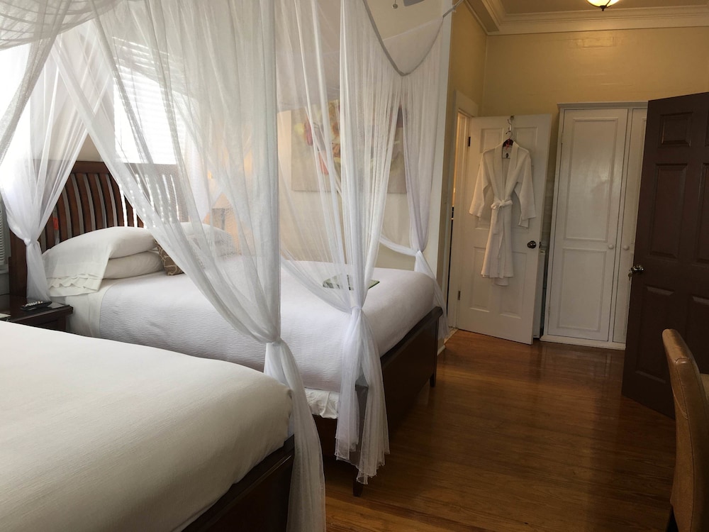 Avalon Bed & Breakfast 22/55