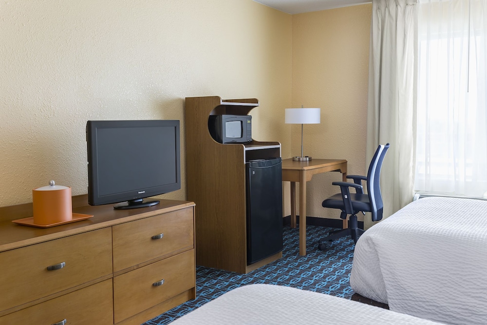 Fairfield Inn And Suites By Marriott Valparaiso 8/17