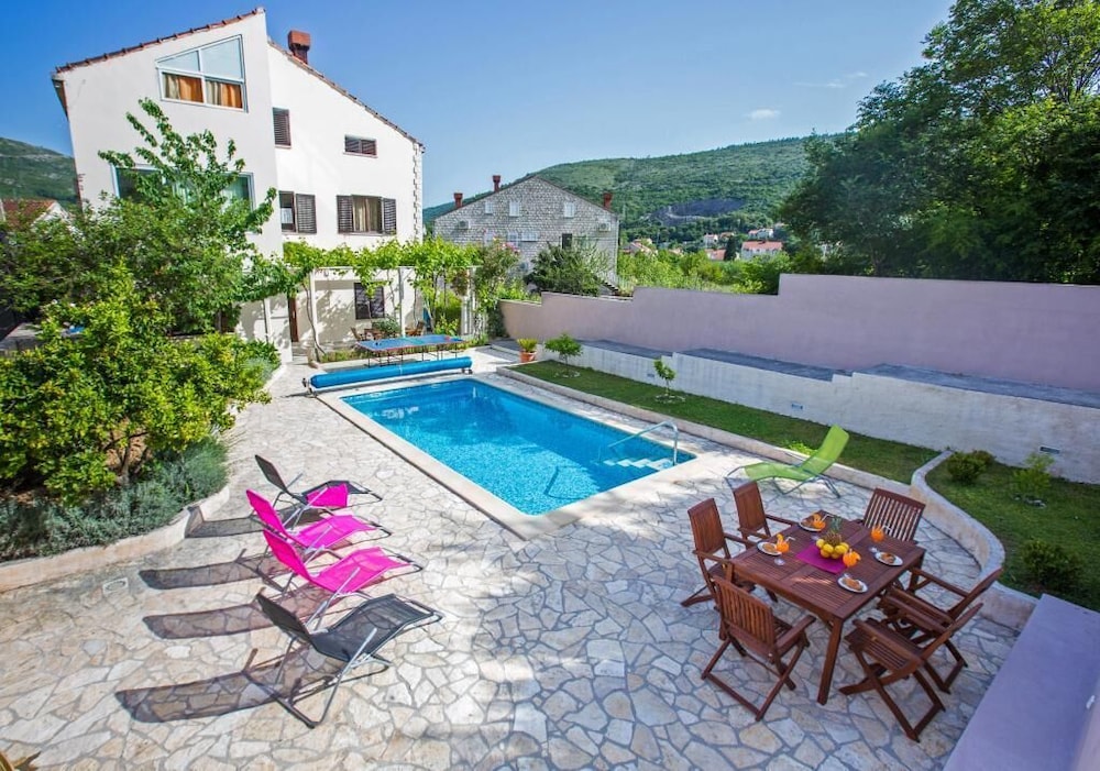 APARTMENTS VILLA ROZA 63/67