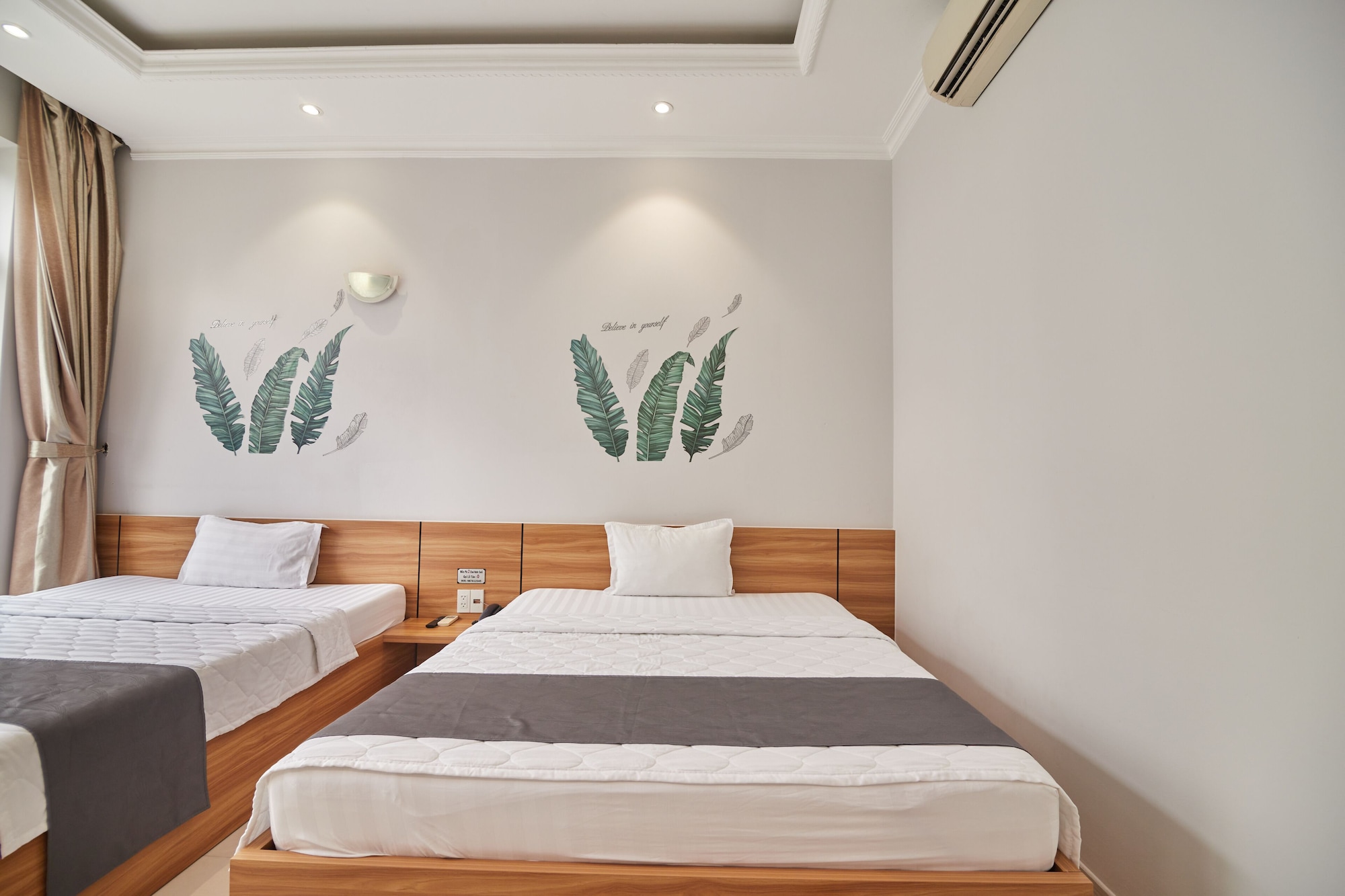 DELUXE, TWIN BEDS