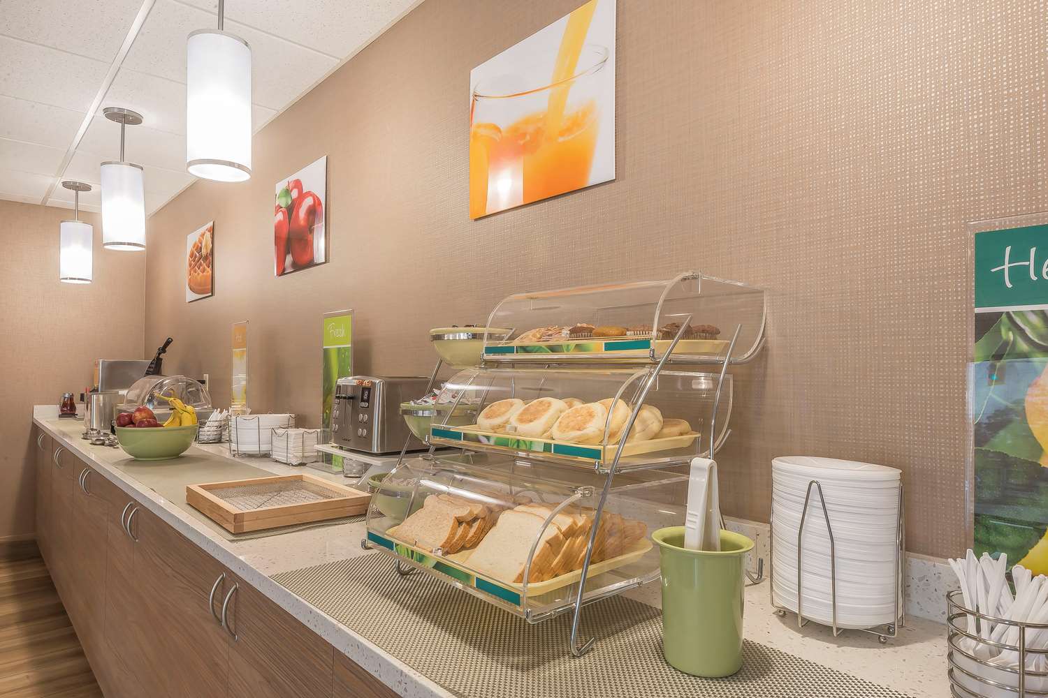 Quality Inn & Suites Downtown Windsor 20/20