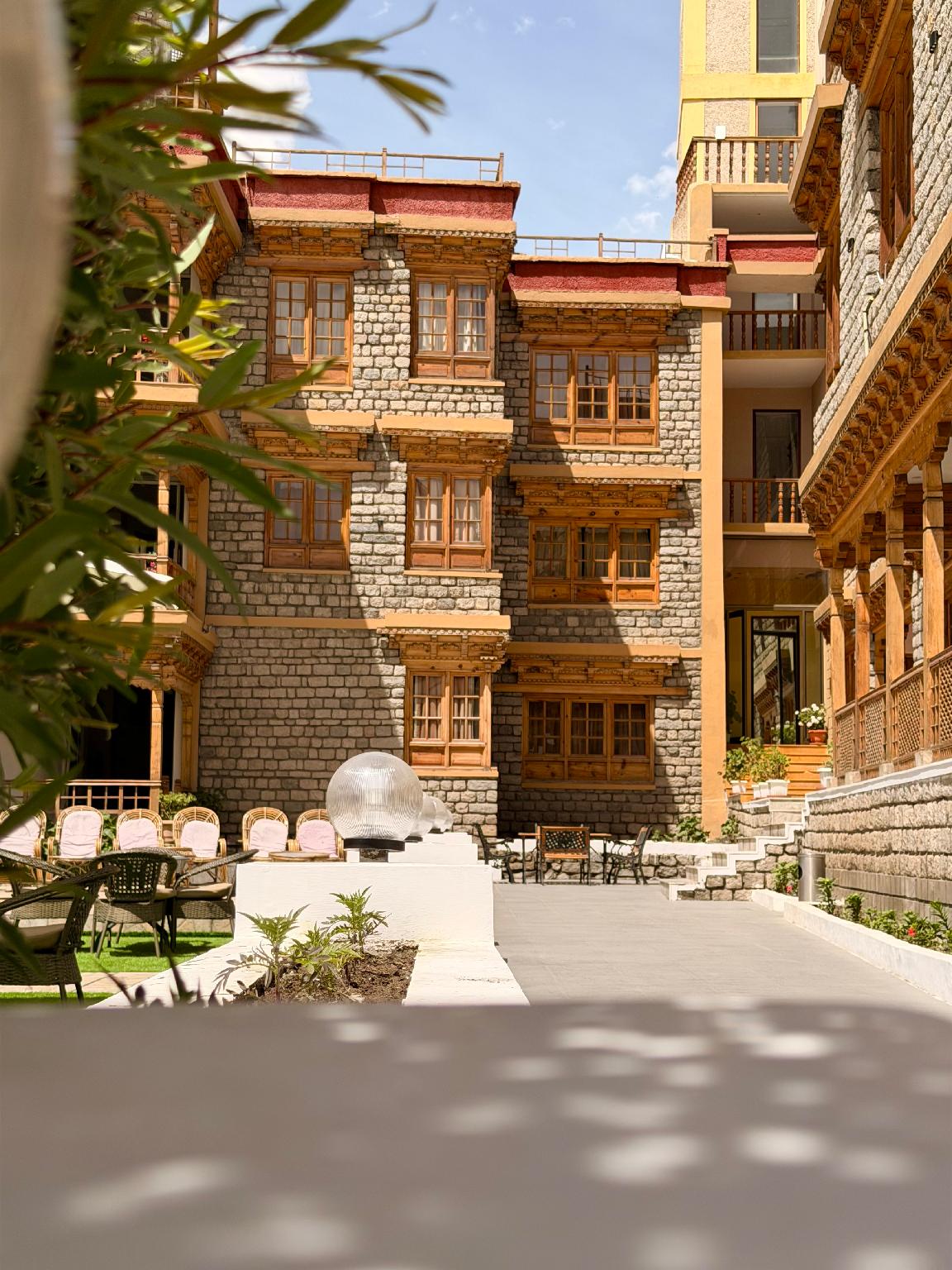Hotel Spic N Span 6/40