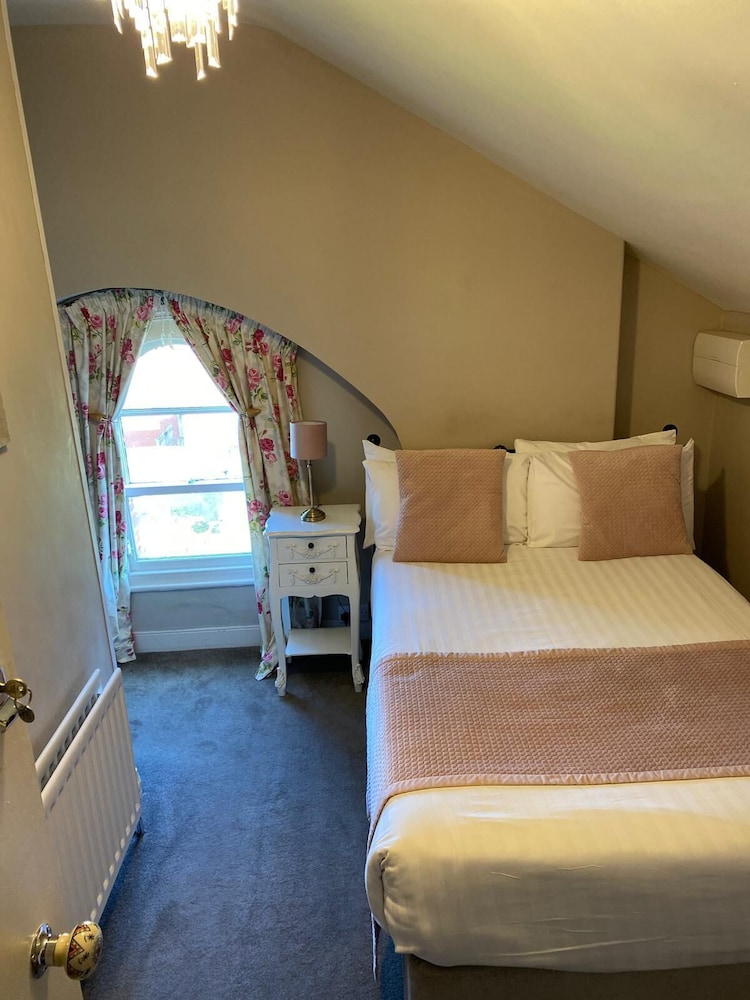 BUSINESS, DOUBLE BED