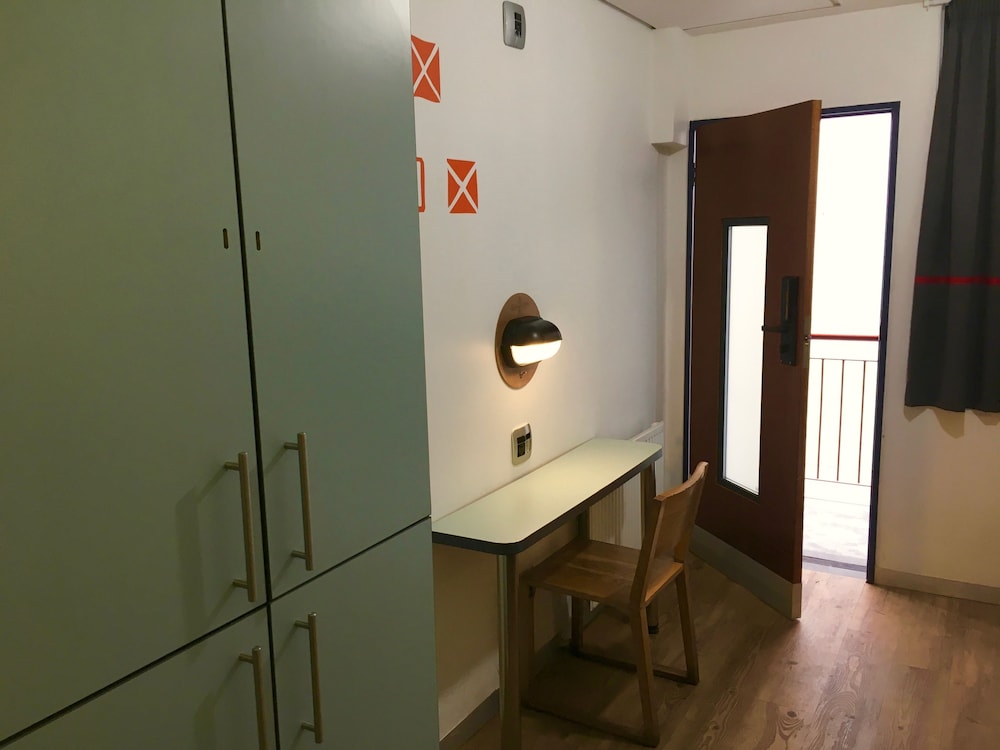 Bannister Hotel 32/50