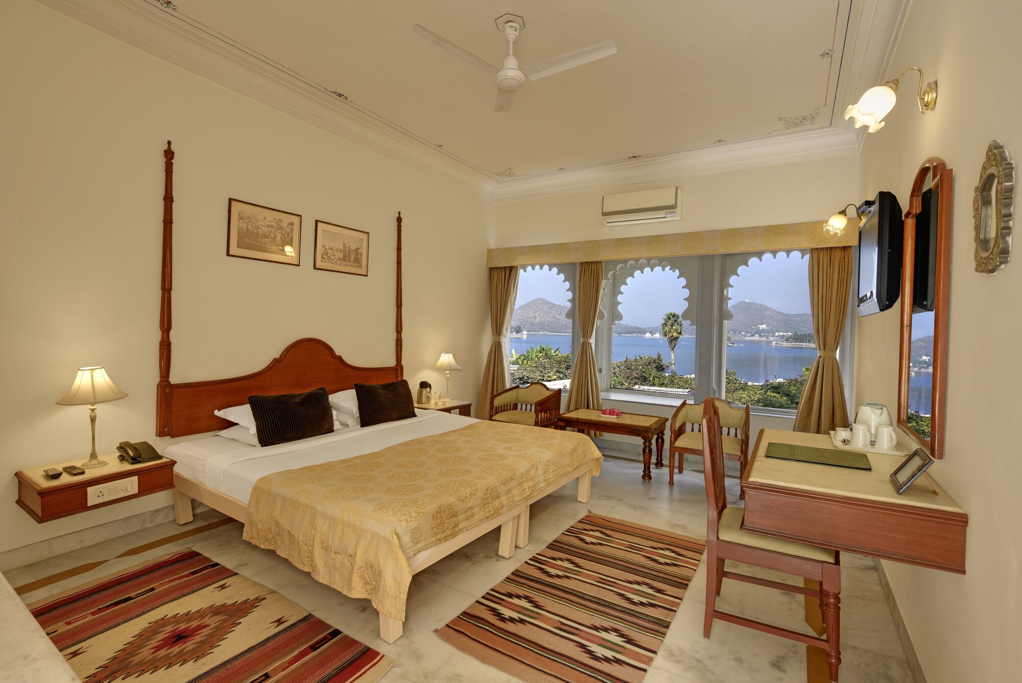Deluxe Lake Facing Room