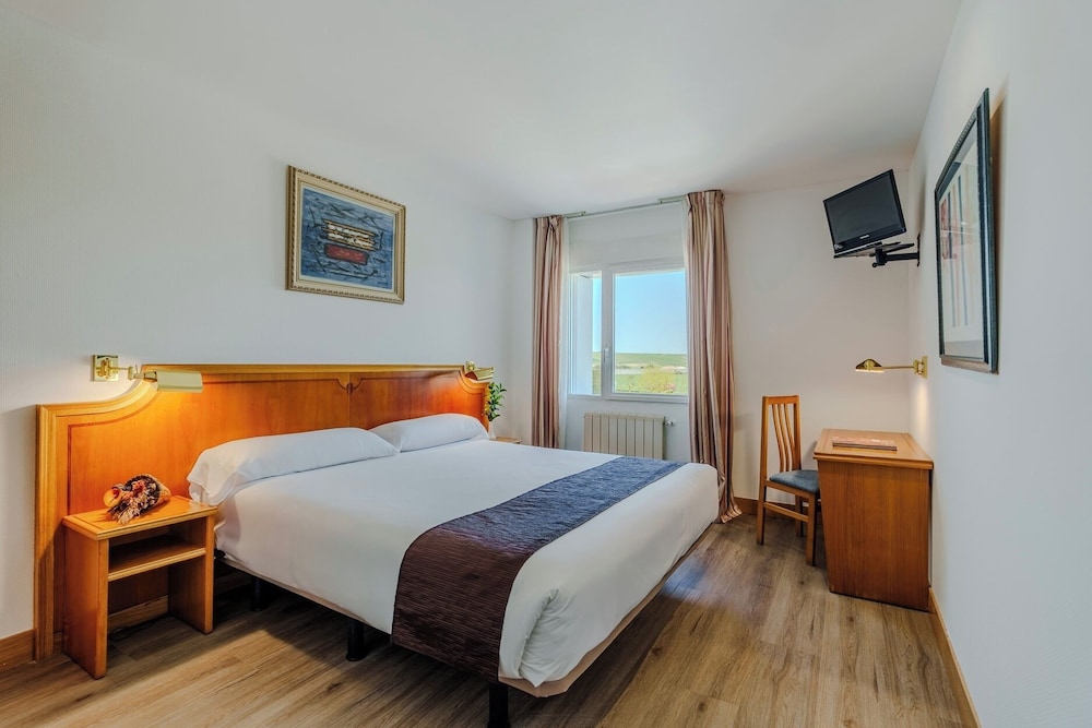 Standard, Double Bed, Rey Arturo 2/6