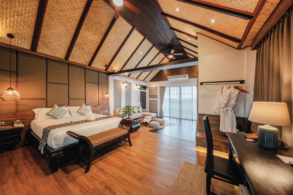 Grand, Oriental, Suite, King Bed