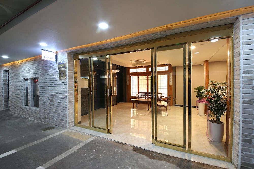 Hotel LeeSunDeok 1/30