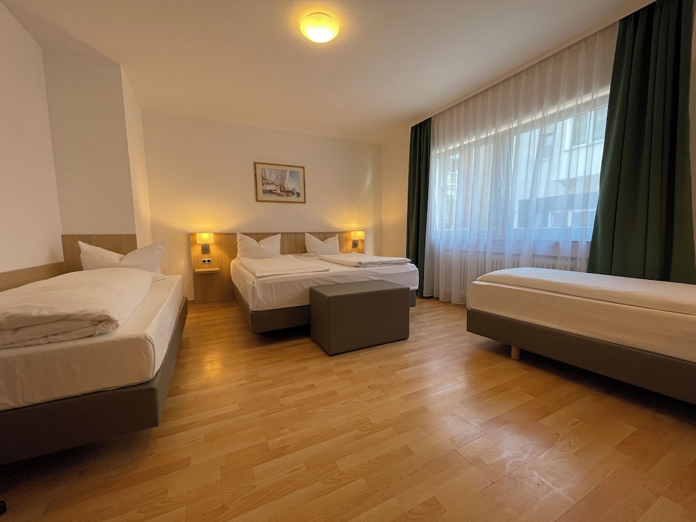 Business, Quadruple, 4 Beds