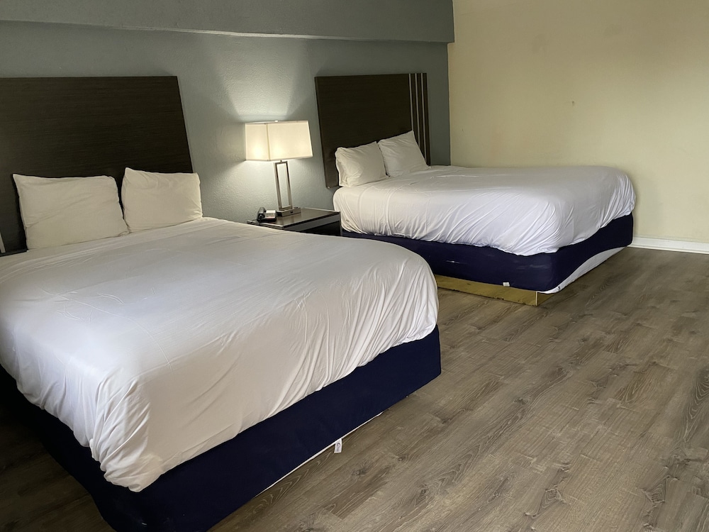 Red Carpet Inn &amp; Suites 23/30