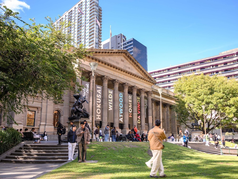 Mercure Melbourne La Trobe Street 48/51