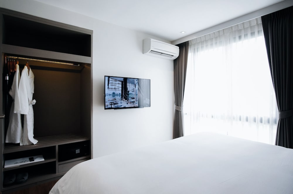 Brique Hotel Chiangmai 8/66