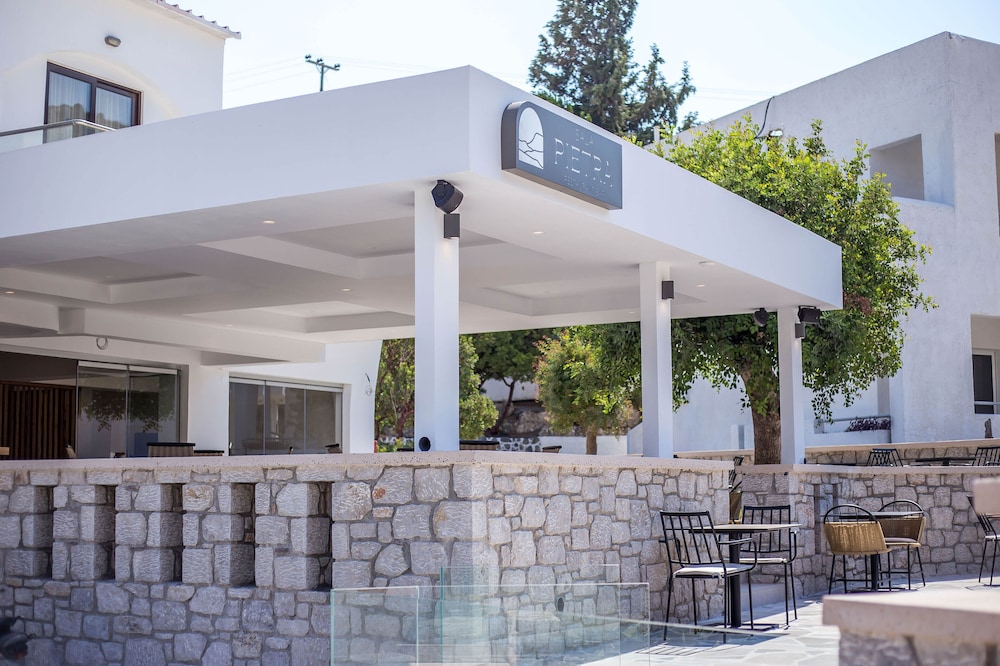 Ladiko Inn Hotel photo4