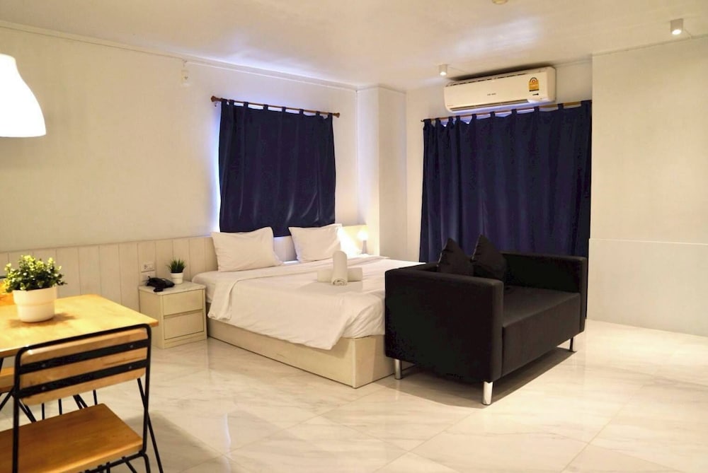 DELUXE, DOUBLE BED