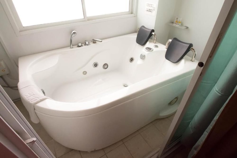Sunday Platinum Suites 48/50