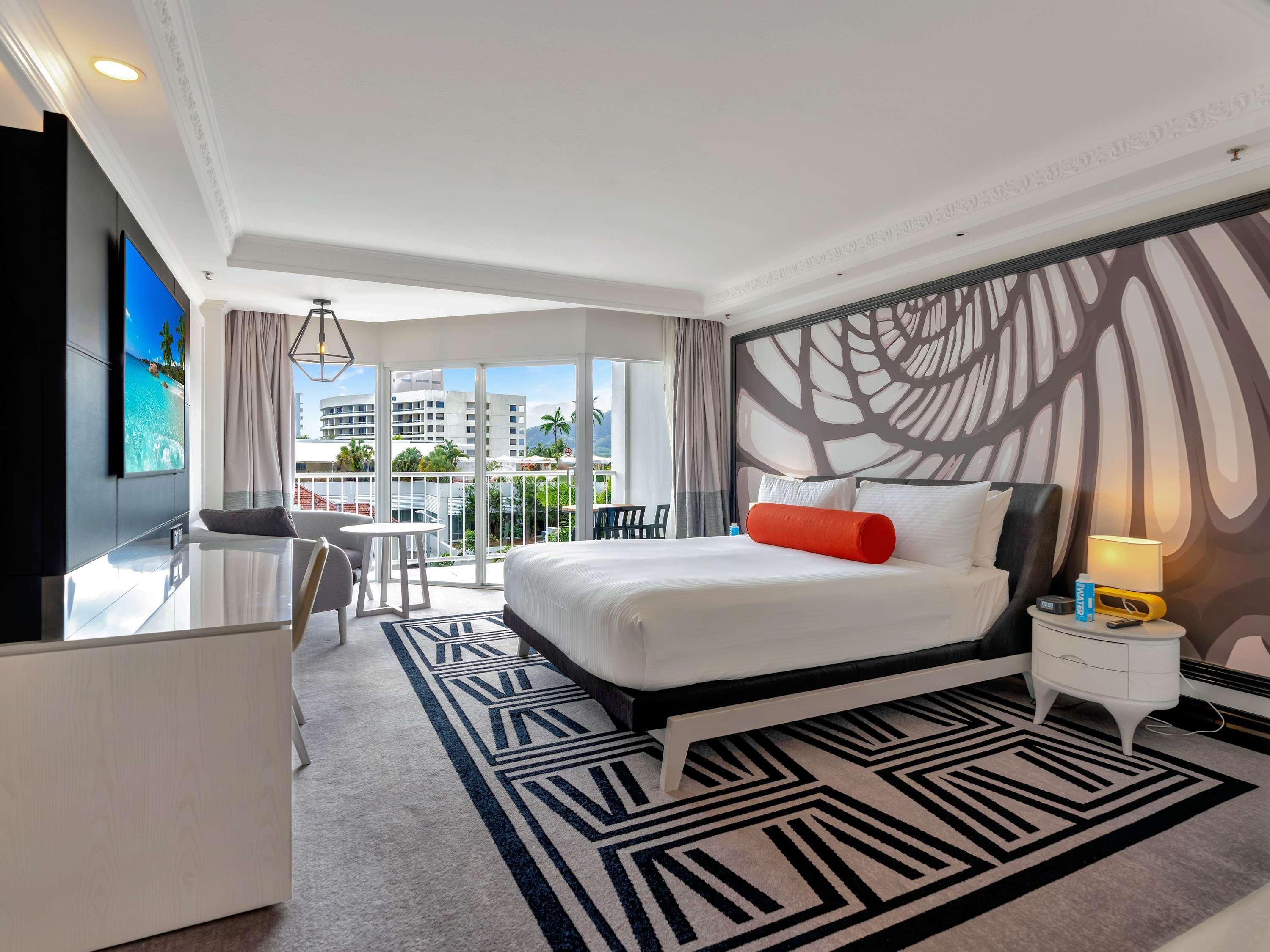 City, Superior, King Bed, Mountain View
