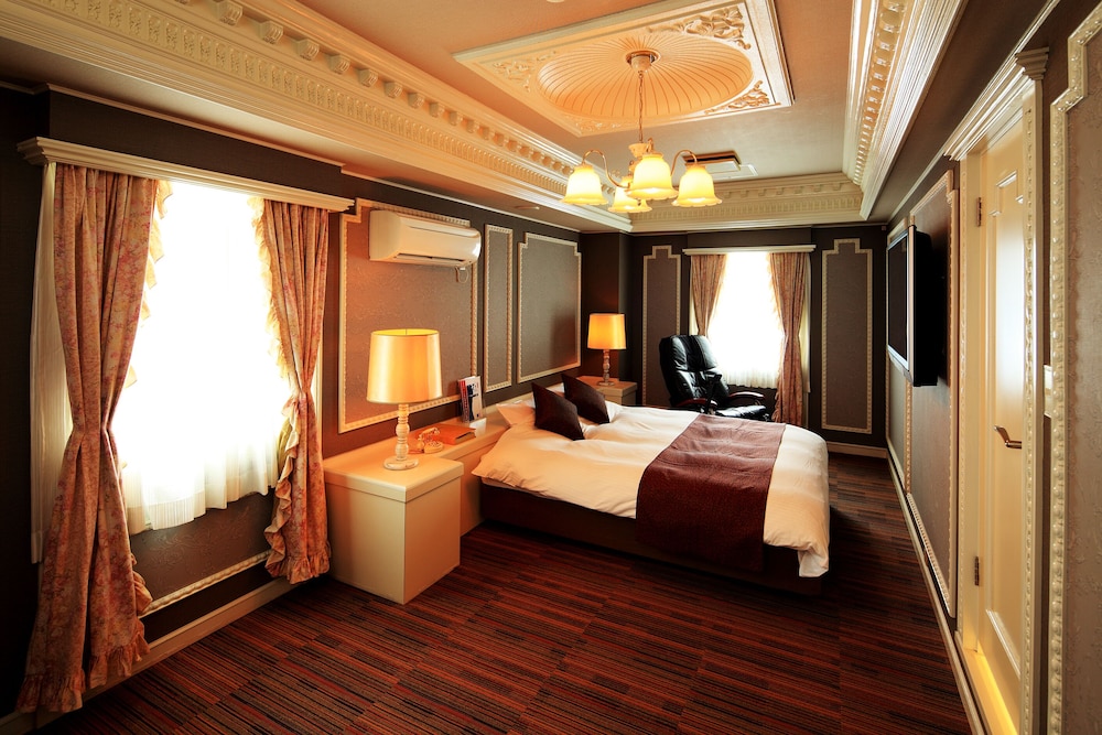 ROOM, DOUBLE BED, SMALL
