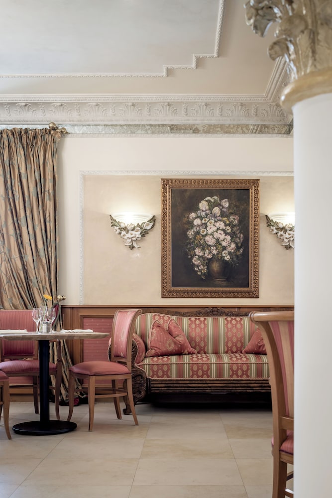 Donauhof Hotel 8/58