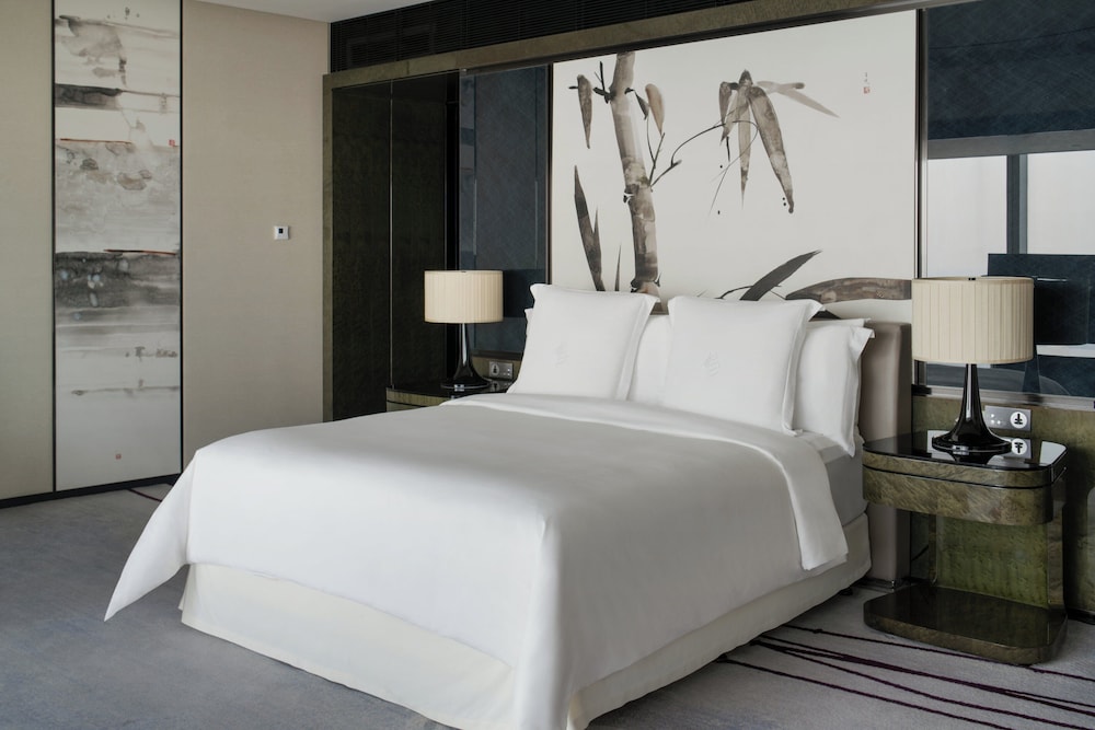 TOWER, KING BED, CITY VIEW