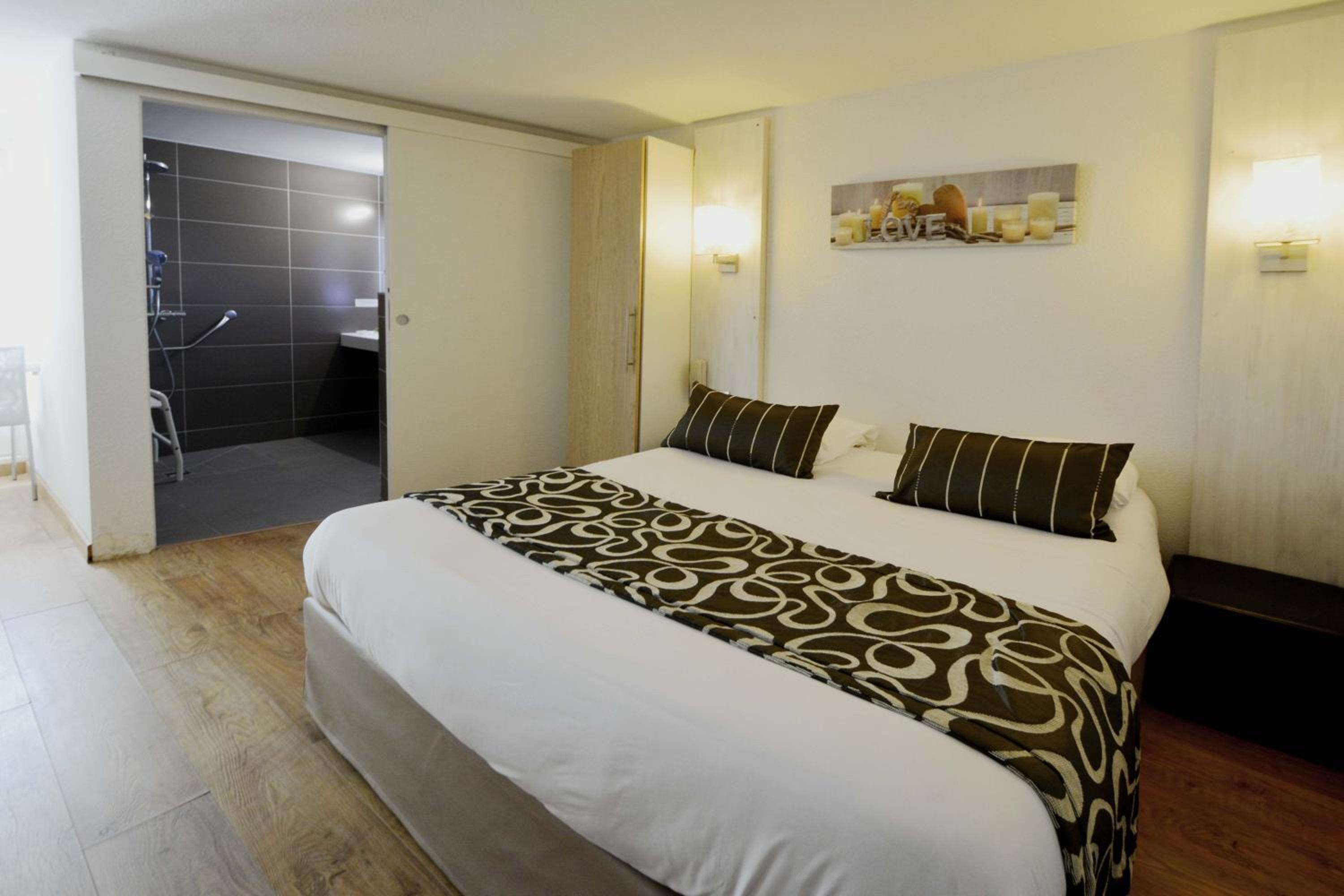 Logis Hotel des Lacs 13/50