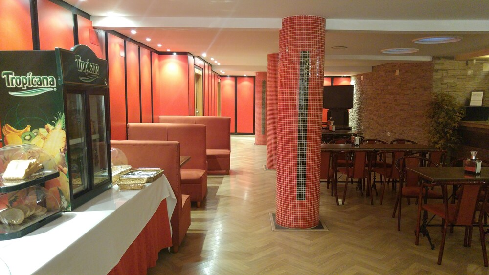 Hotel Cabanas 3/45