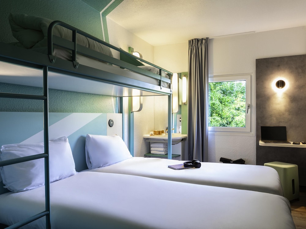 ROOM, TRIPLE, 3 BEDS