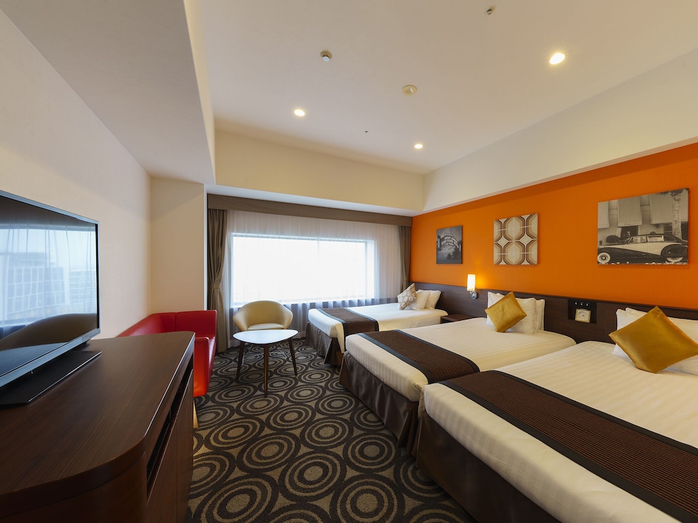 Superior Floor City View Triple Room