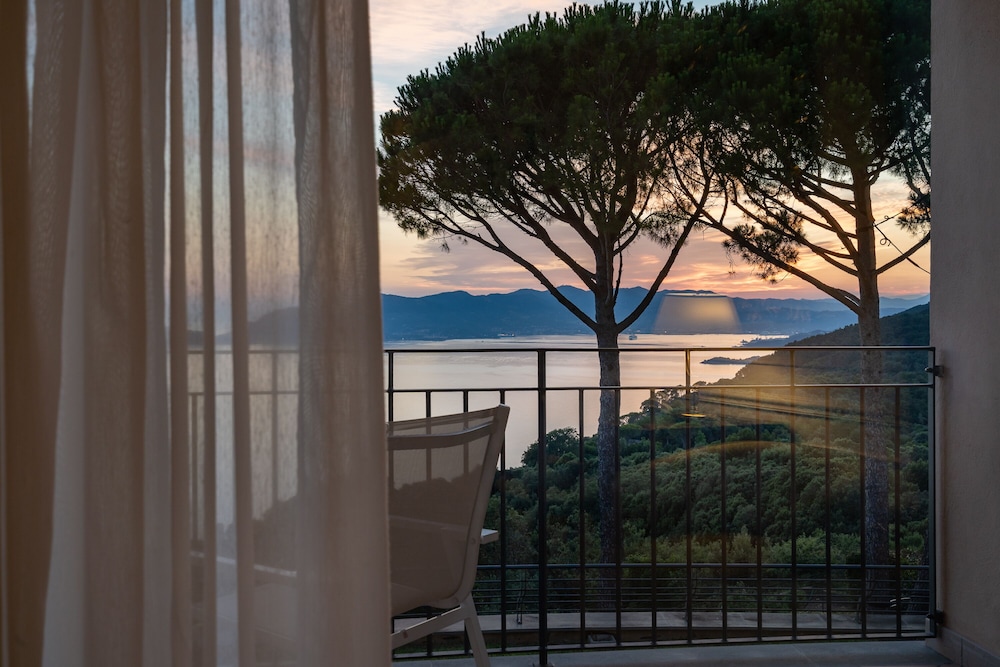Golfo Dei Poeti Relais Spa 66/83