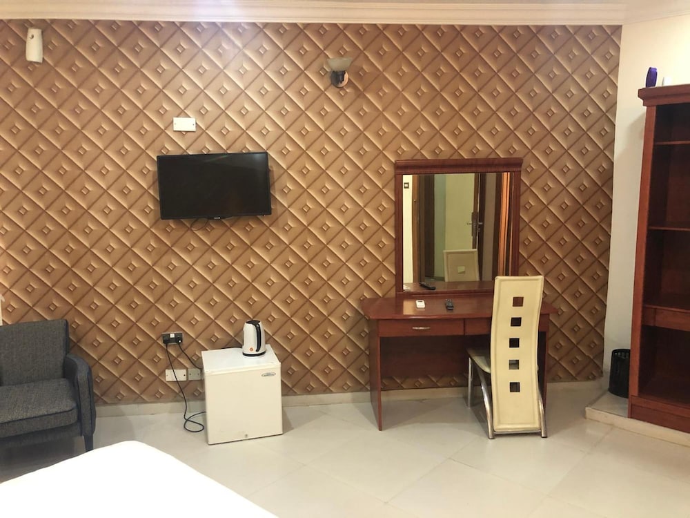 Solitude Hotel Yaba 6/50