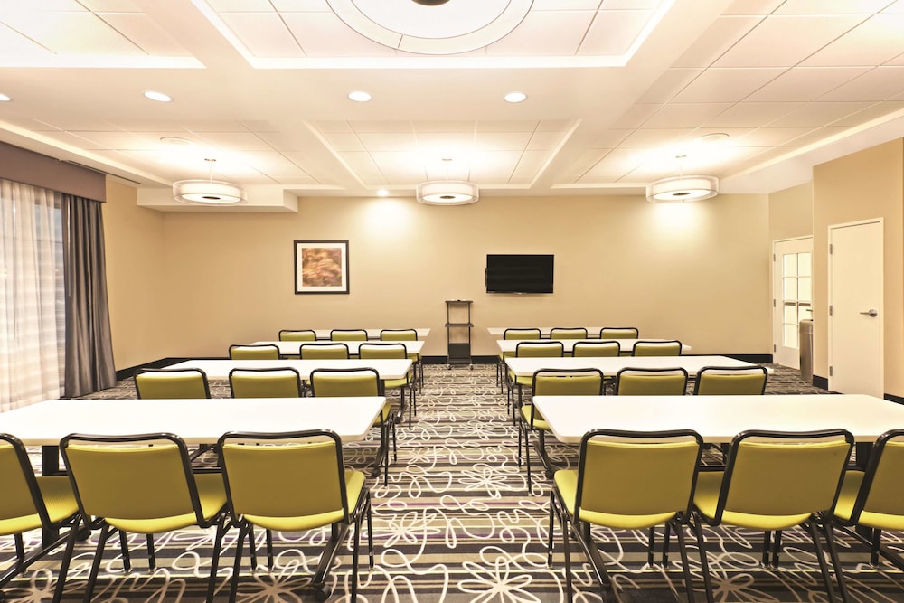 La Quinta Inn and Suites by Wyndham Billings 39/44
