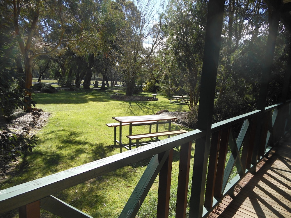 GRAMPIANS VIEW COTTAGES AND UNITS 56/64