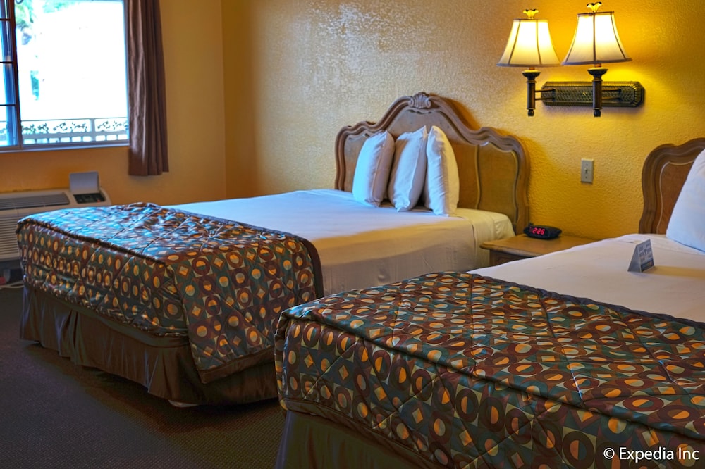 Anaheim Discovery Inn Suites 5/68
