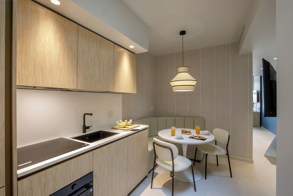 Ambasciatori Suite Hotel 89/110