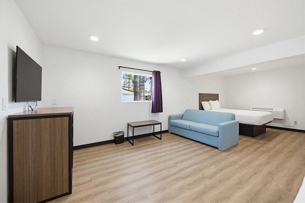 Hyland Motel Van Nuys 14/50
