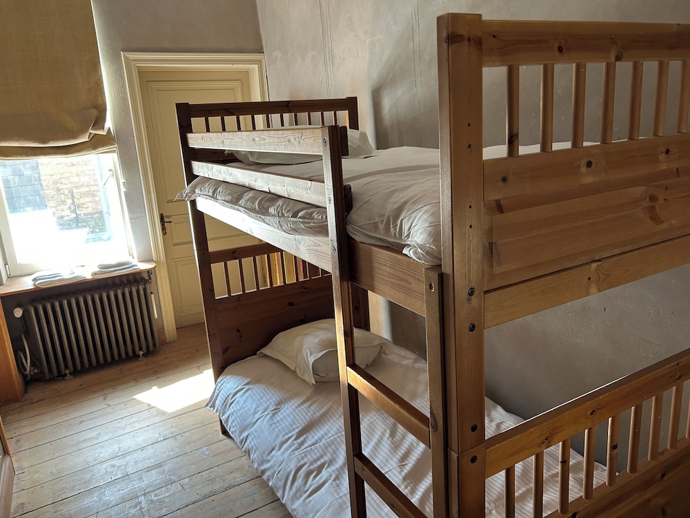 1669 Bed And Breakfast 32/50