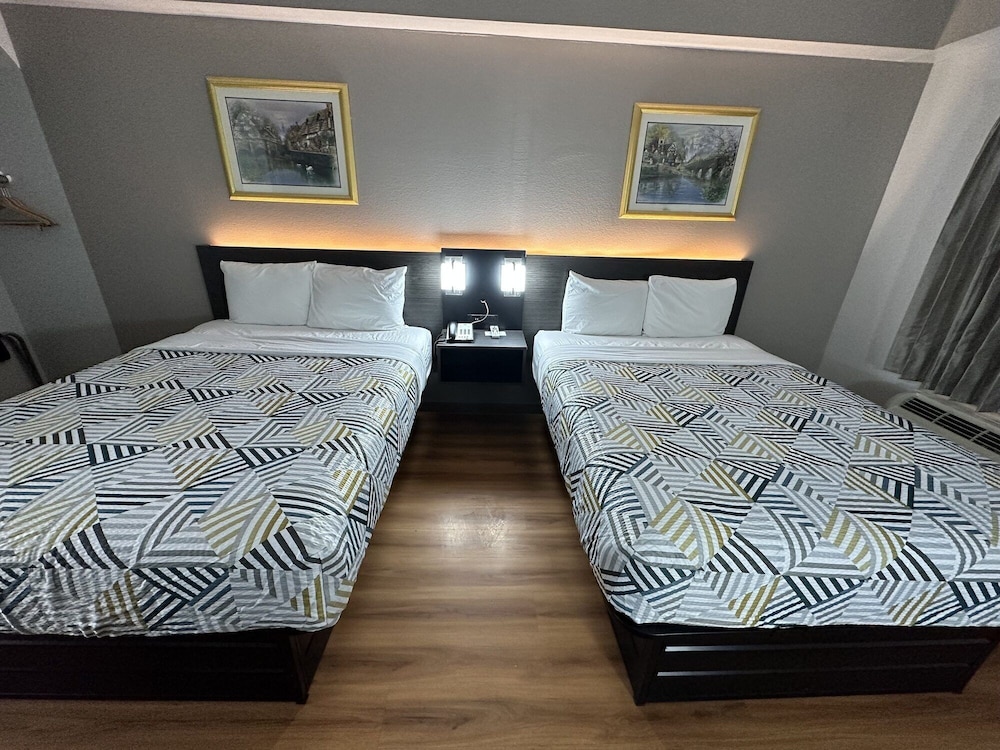 Motel6 Alvarado, TX 24/33