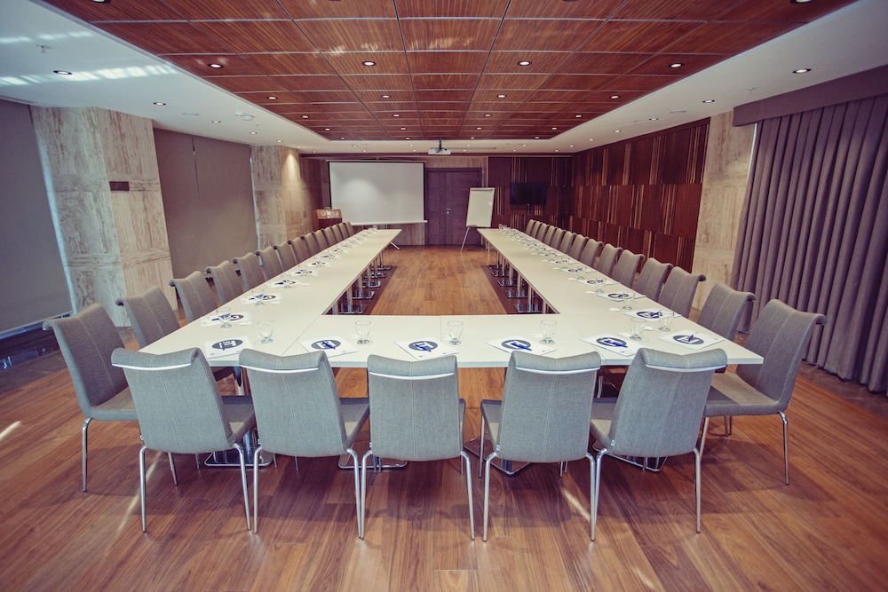 Fesa Business Hotel 61/67
