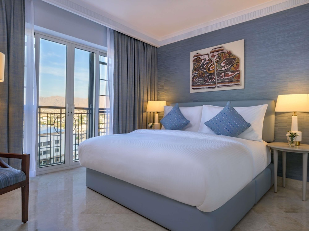 SUPERIOR, KING BED