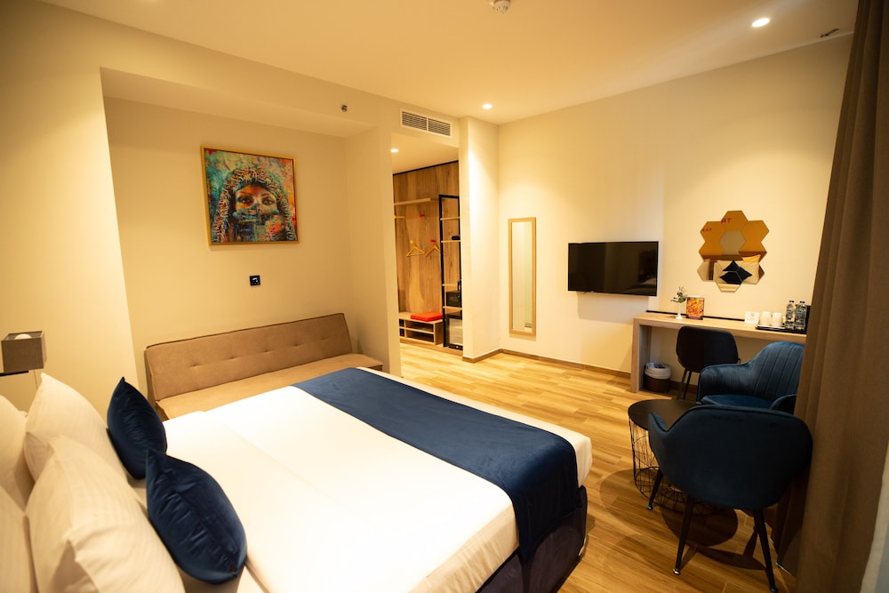 Grand Kingsgate Waterfront 13/48
