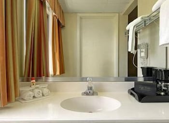 SureStay Studio by Best Western Rowland 34/41