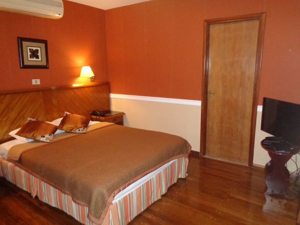 Premier Hill Suites 24/68