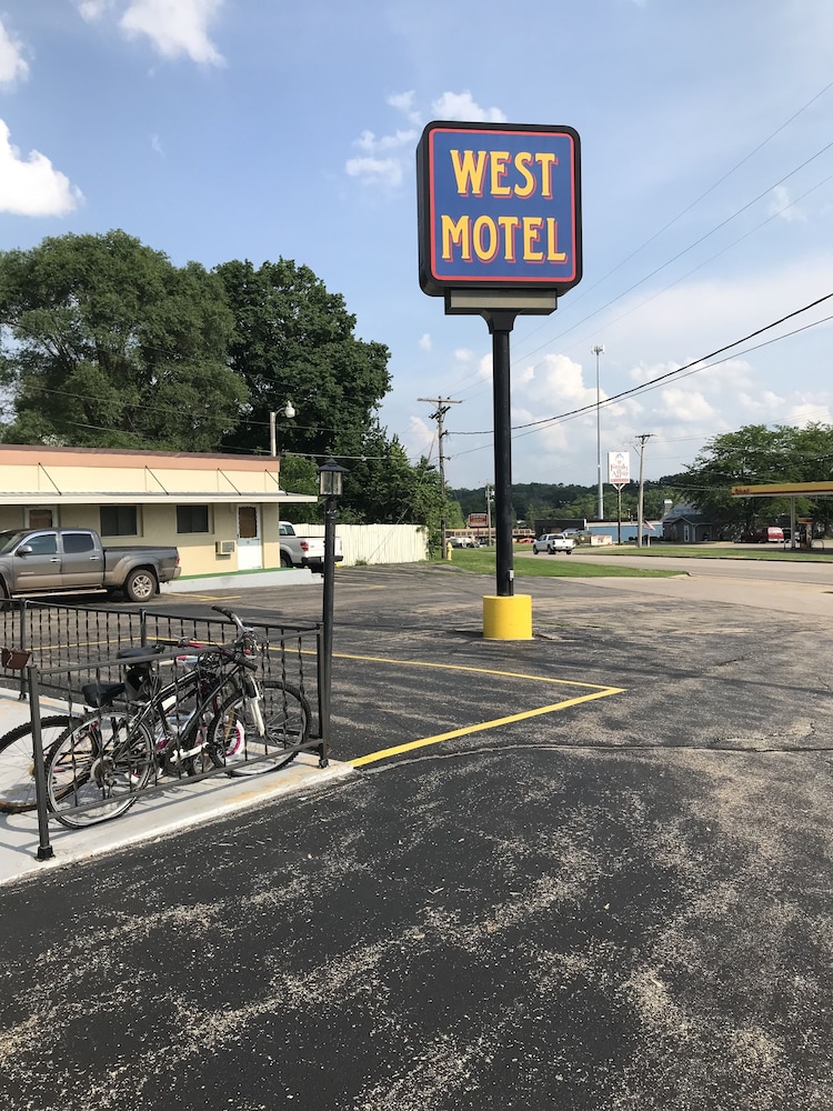 West Motel 2/30