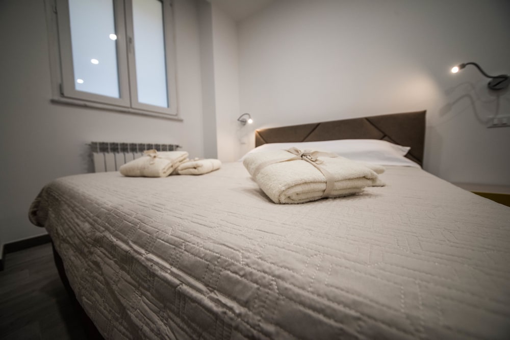 ECONOMY, QUEEN BED