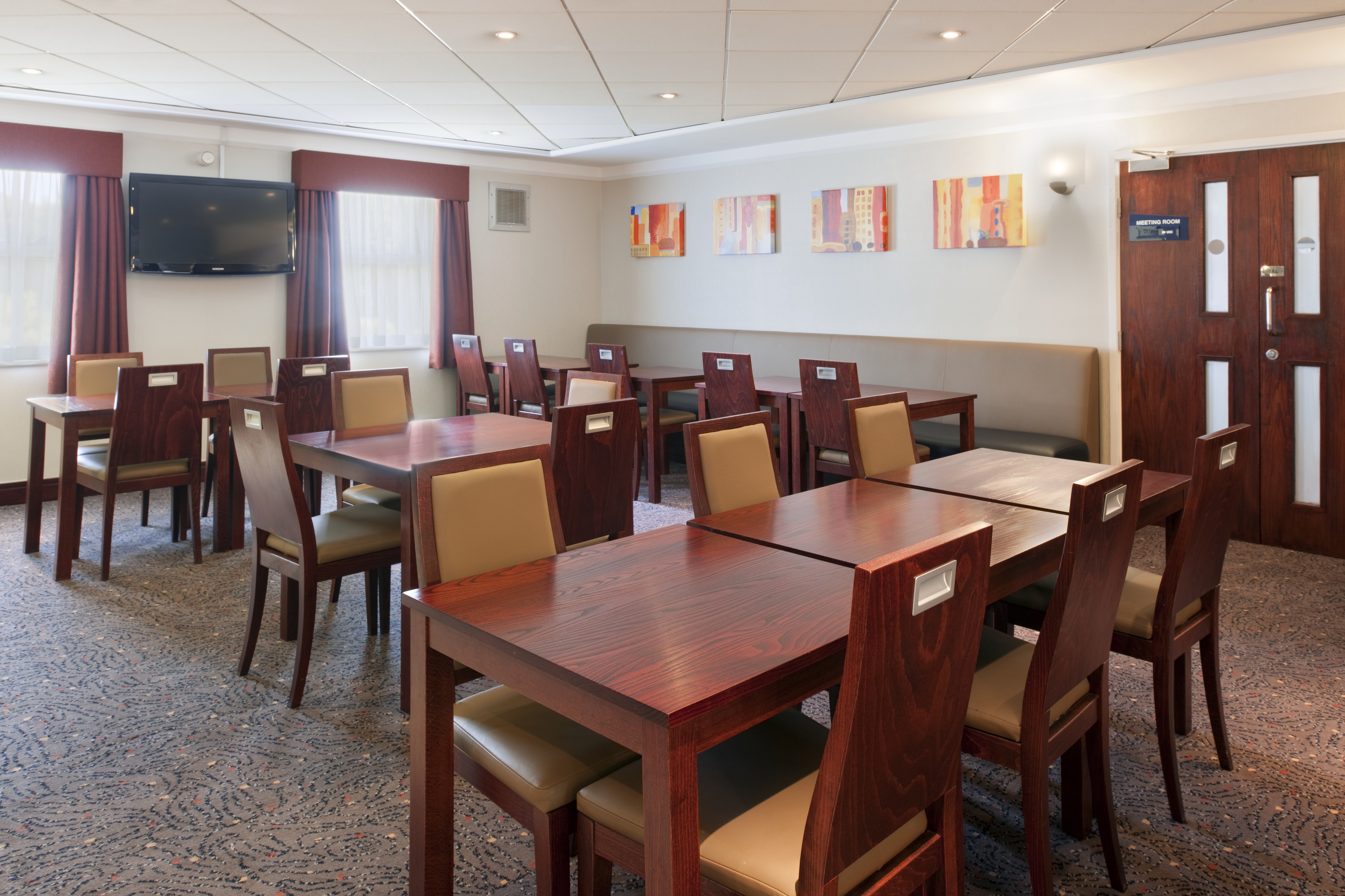 Holiday Inn Express Glenrothes 52/70