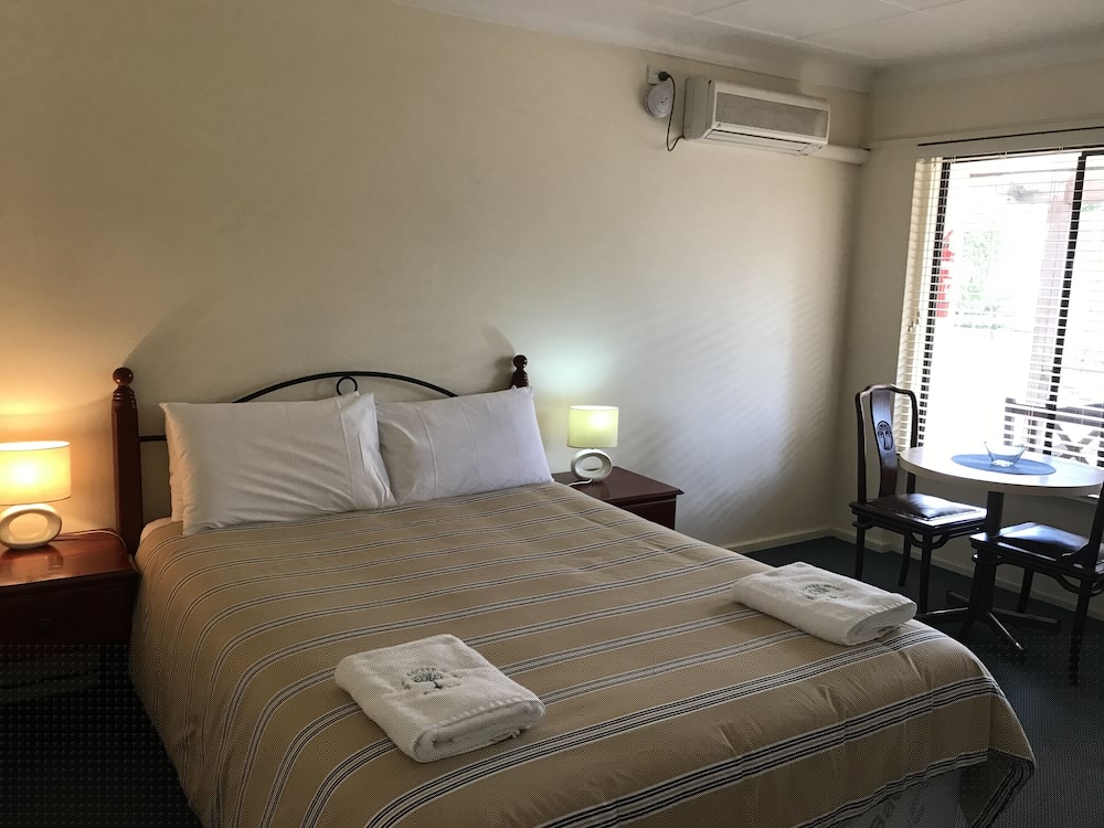 Karri Forest Motel 12/36