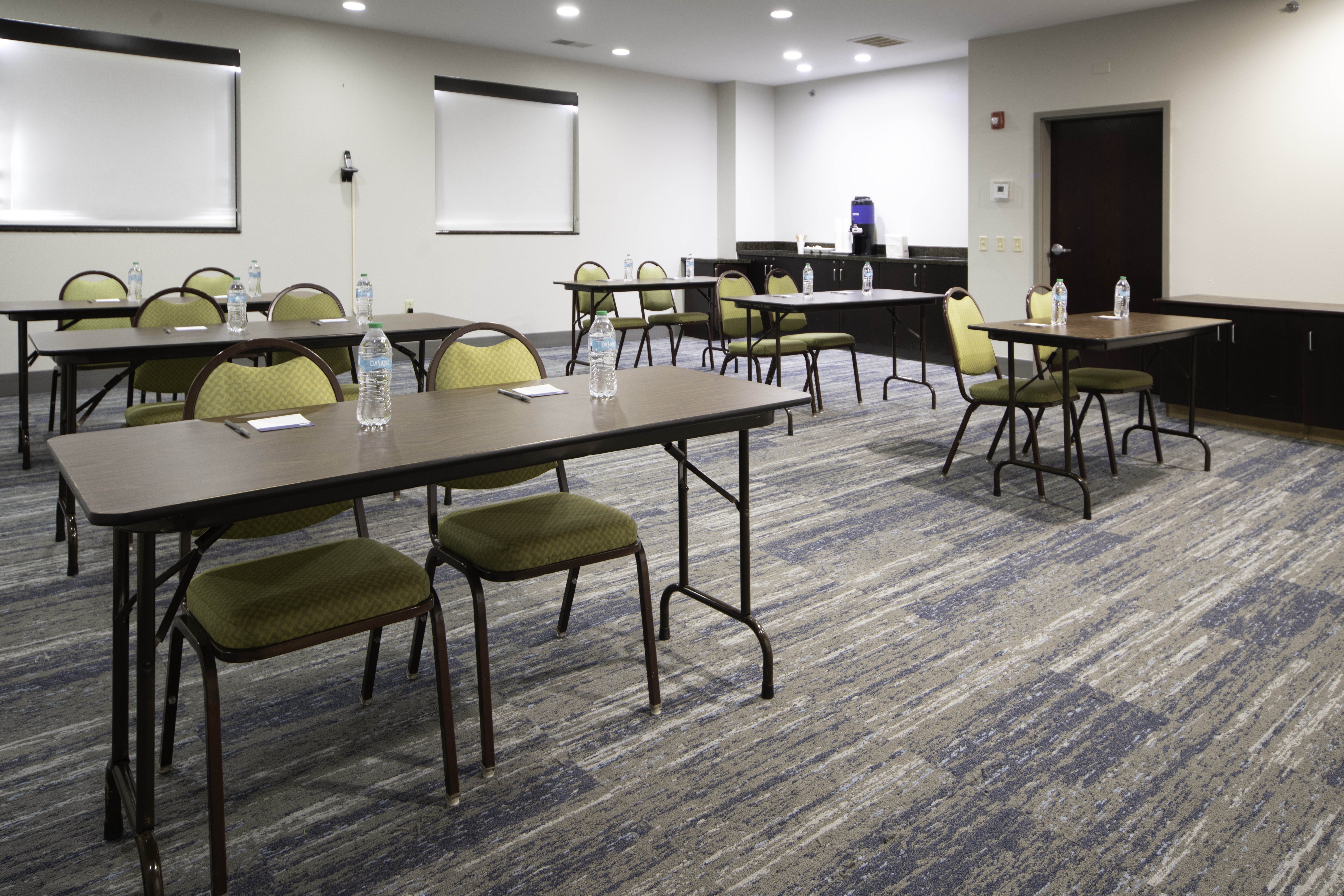 Holiday Inn Express Hotel And Suites St Charles 54/56