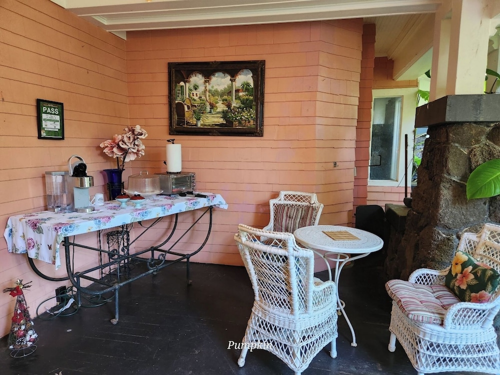 Manoa Valley Inn 34/60