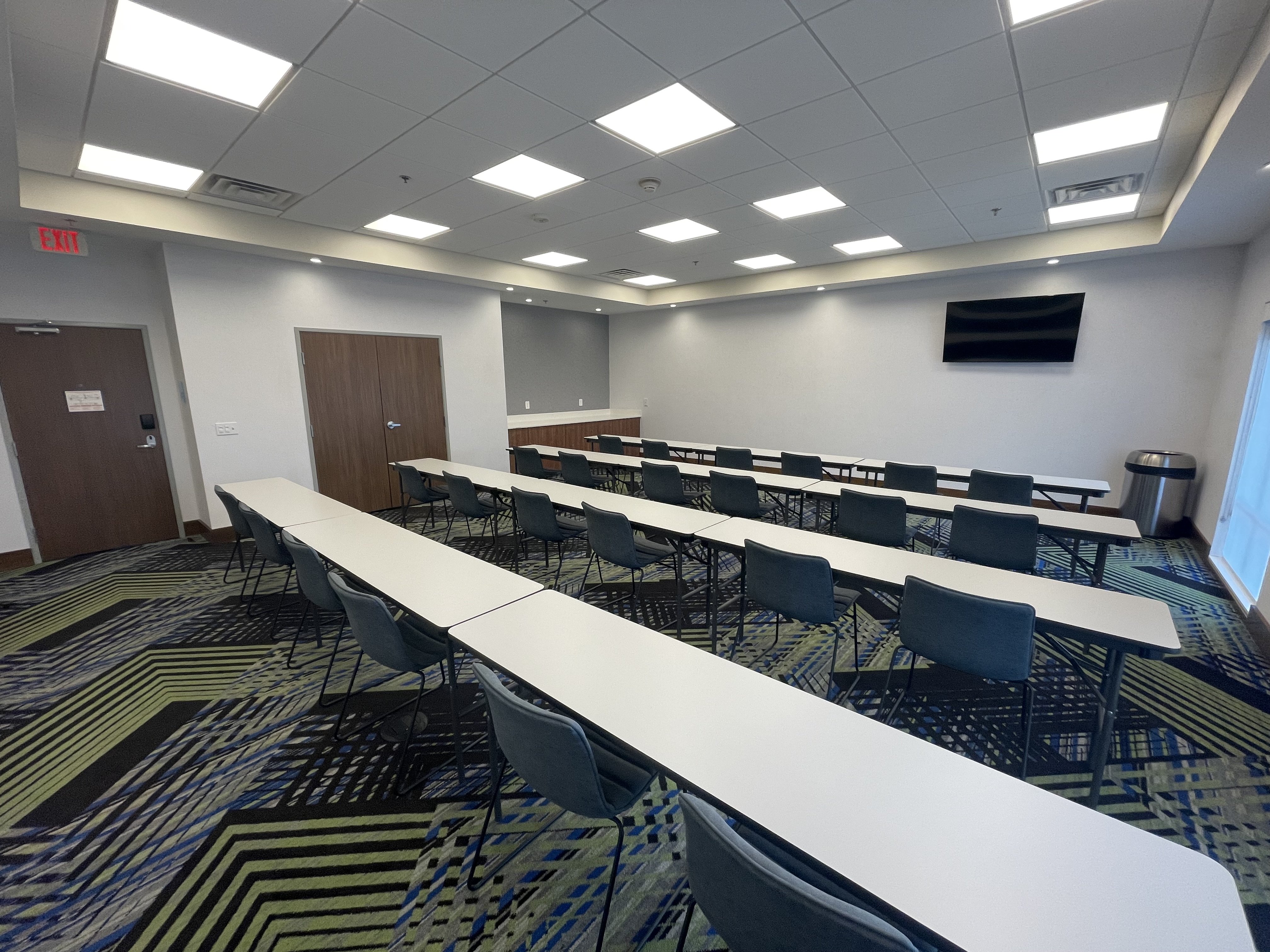 Holiday Inn Express And Suites Dayton East Beavercreek 36/46