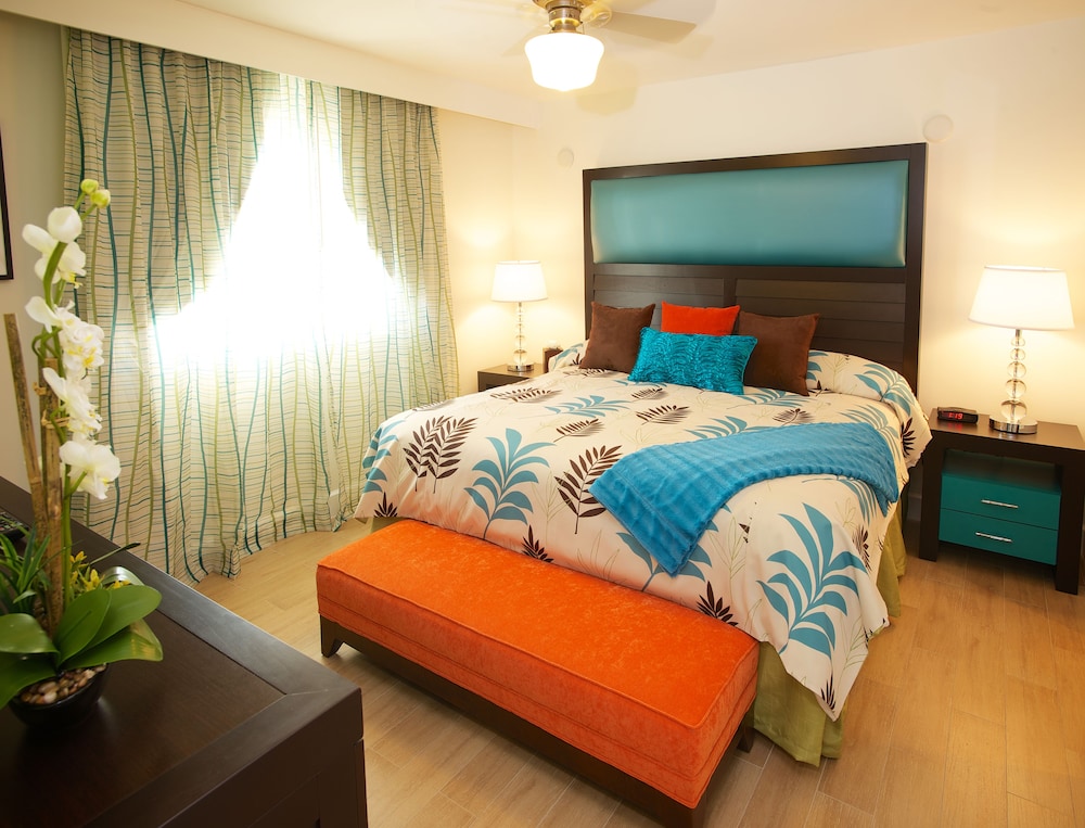 2 Bedrooms, Suite, King and Twin Beds, Pool View, Pool Side